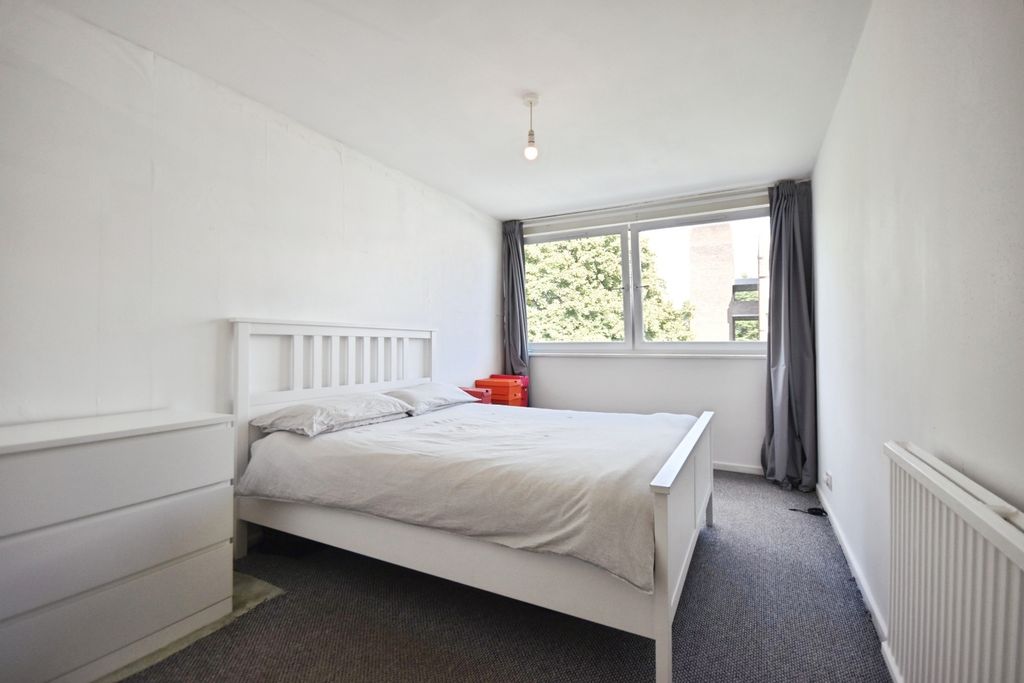 Property photo 2 of 11 Pbox-Bedroom-334133.Jpg