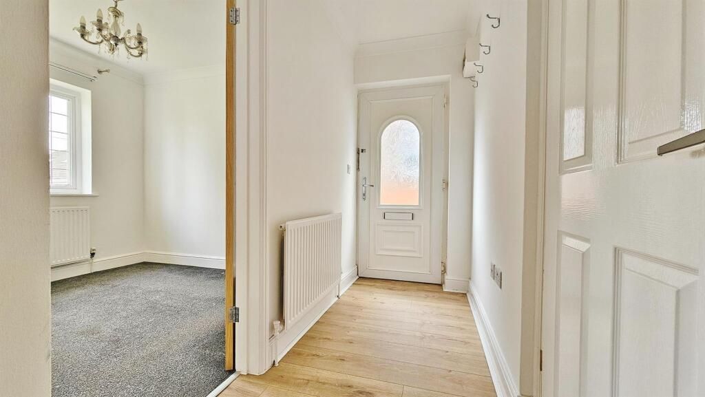 Property photo 3 of 15 Entrance Hall..Jpeg
