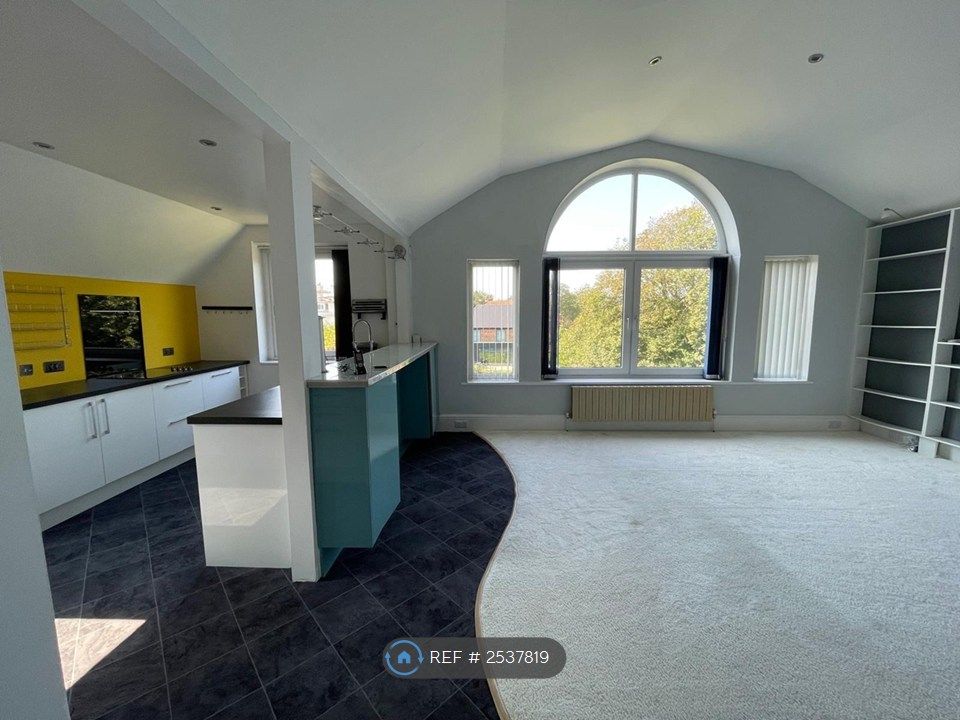 Property photo 1 of 15 Lounge Now