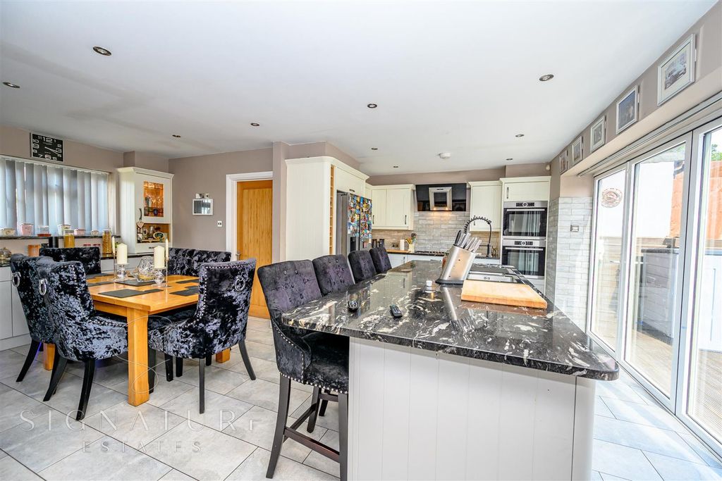 Property photo 3 of 17 Kitchen Diner