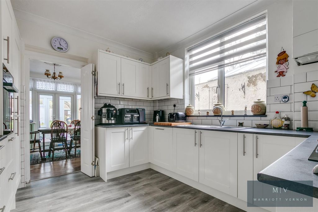 Property photo 3 of 20 Woodmere Close 14 MV-2.Jpg