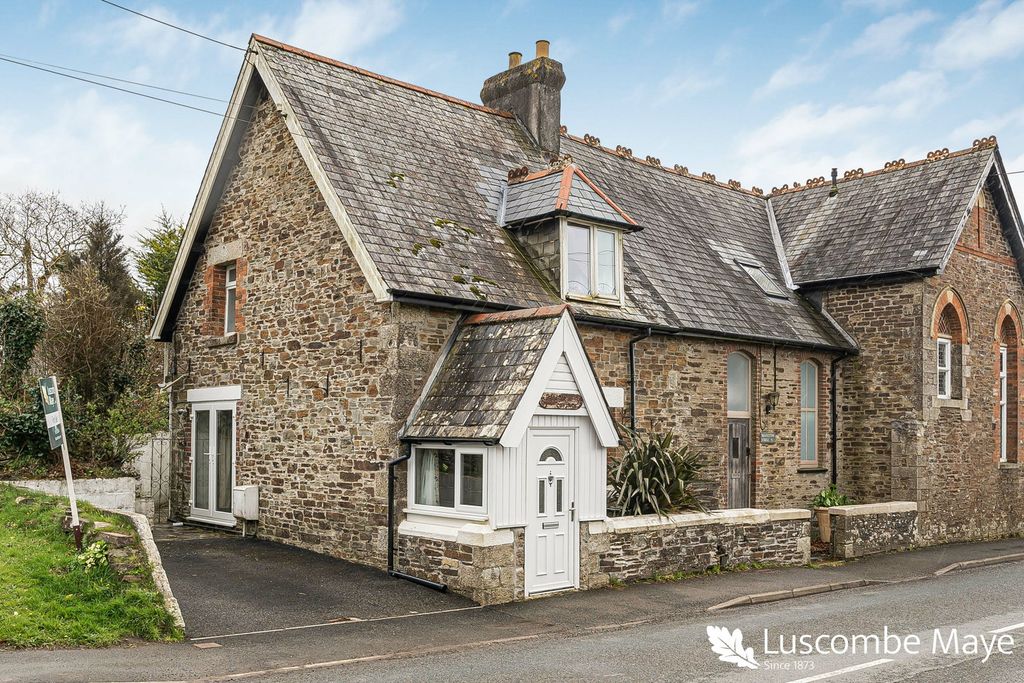 Property photo 2 of 13