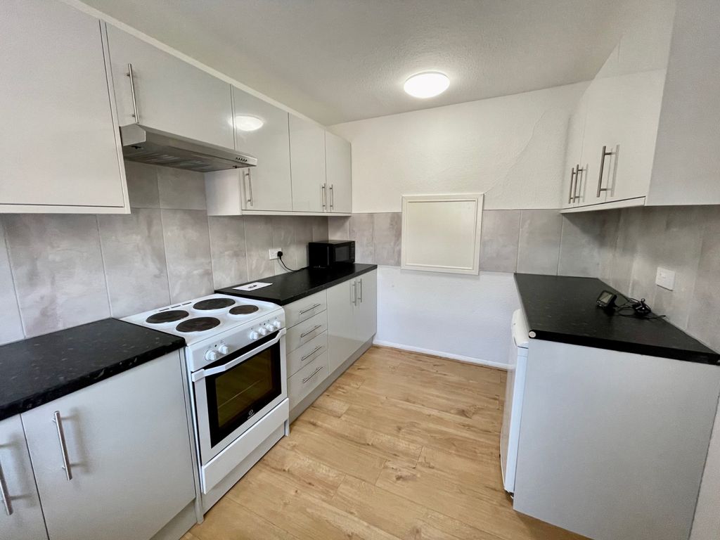 Property photo 1 of 11 2 Bedroom Apartment For Rent