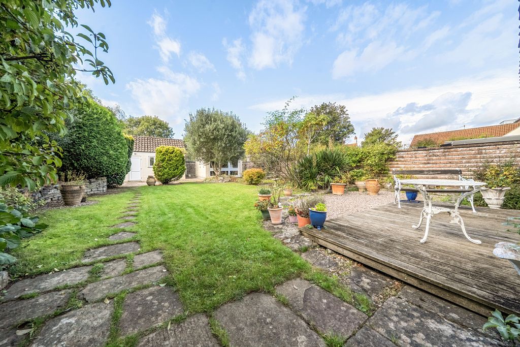 Property photo 2 of 19 Garden