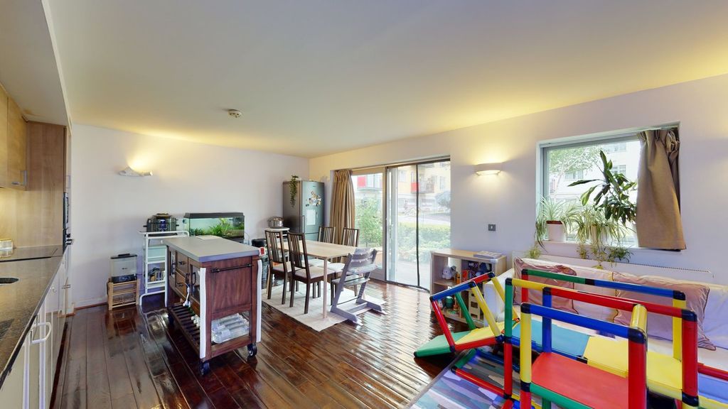 Property photo 1 of 18