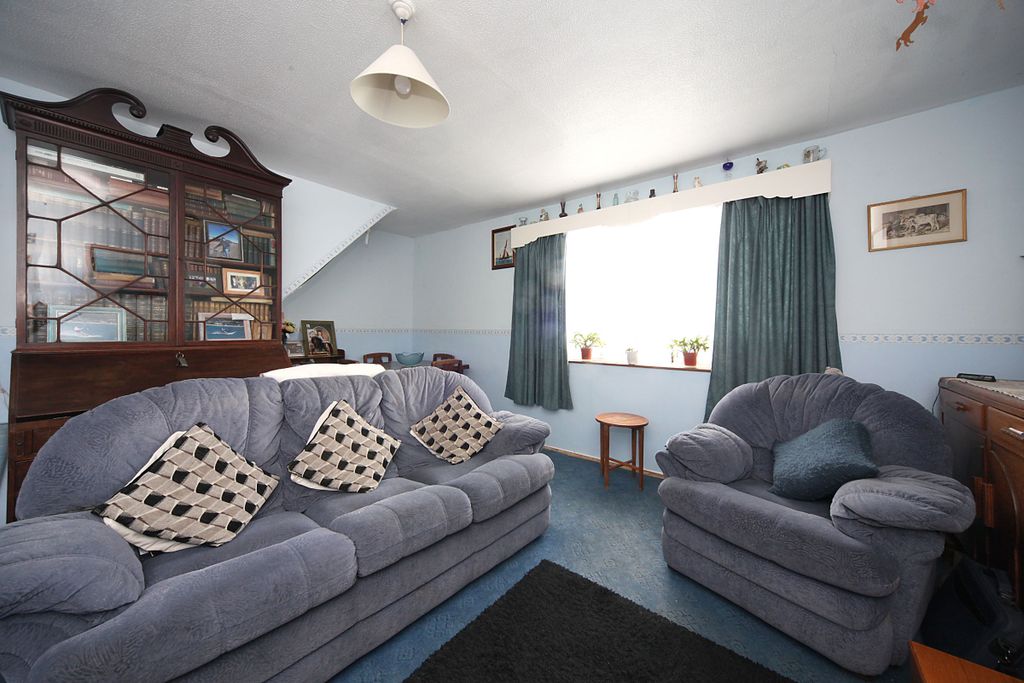 Property photo 3 of 16