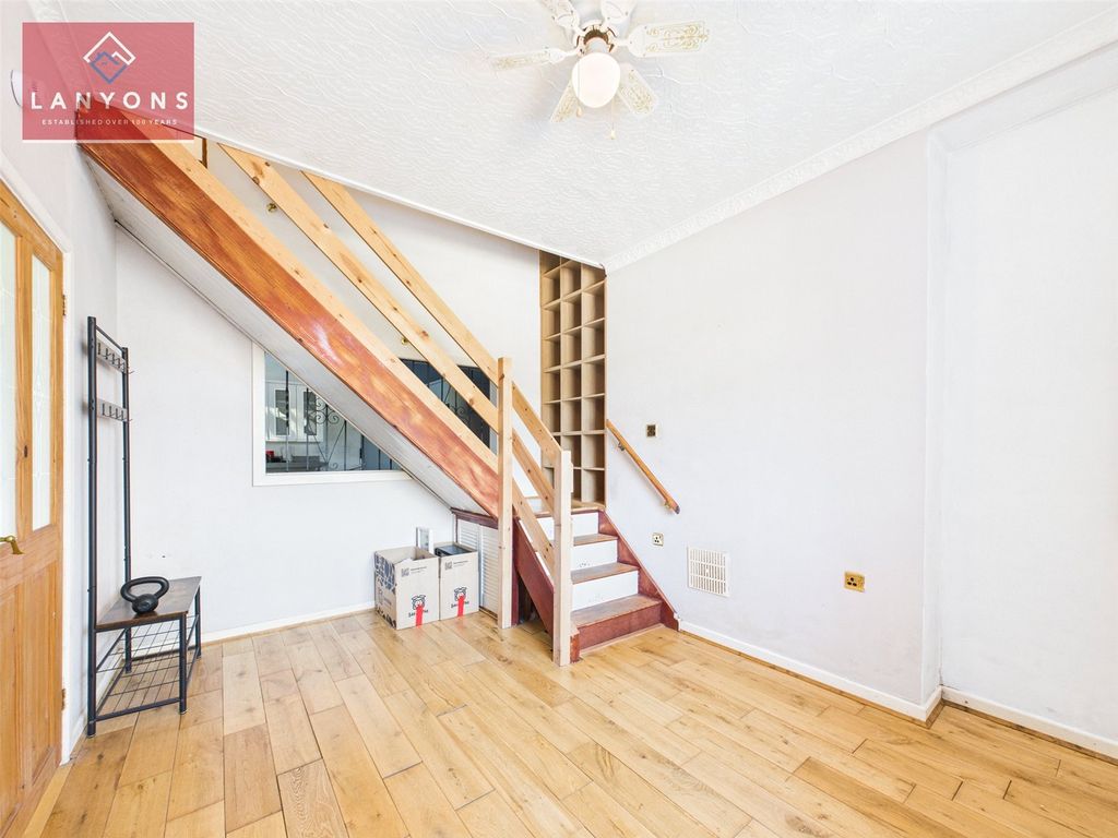 Property photo 3 of 19 Picture No. 15