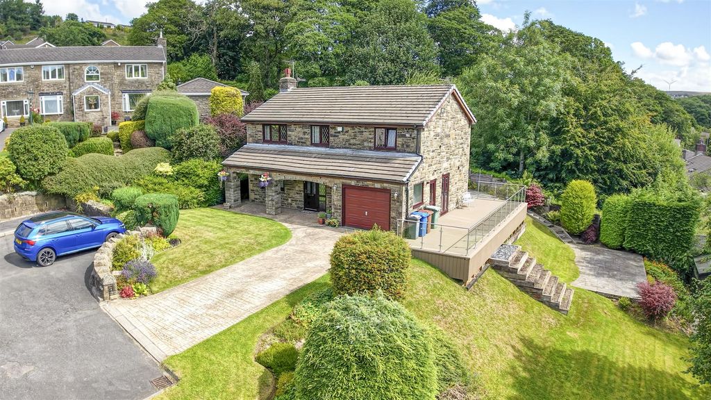 Property photo 1 of 33 Aerial External