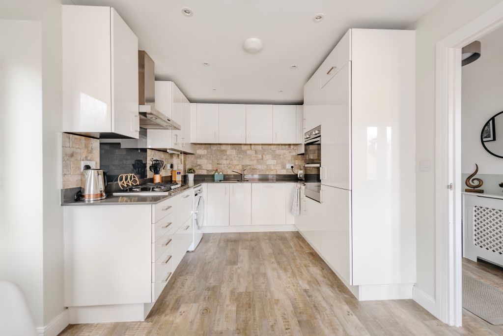 Property photo 3 of 20 Kitchen