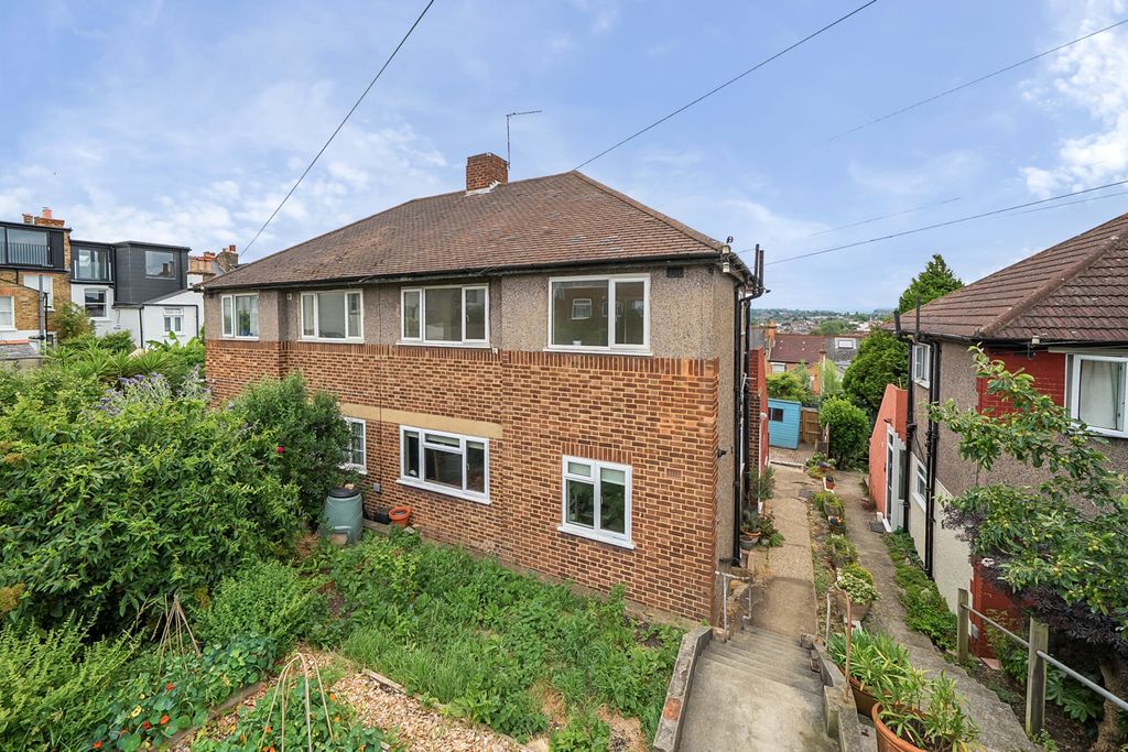 Property photo 1 of 12 1314243-10-685d1E...