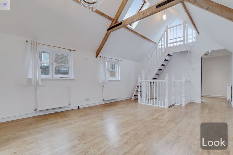 Property photo 1 of 11 Photo 8