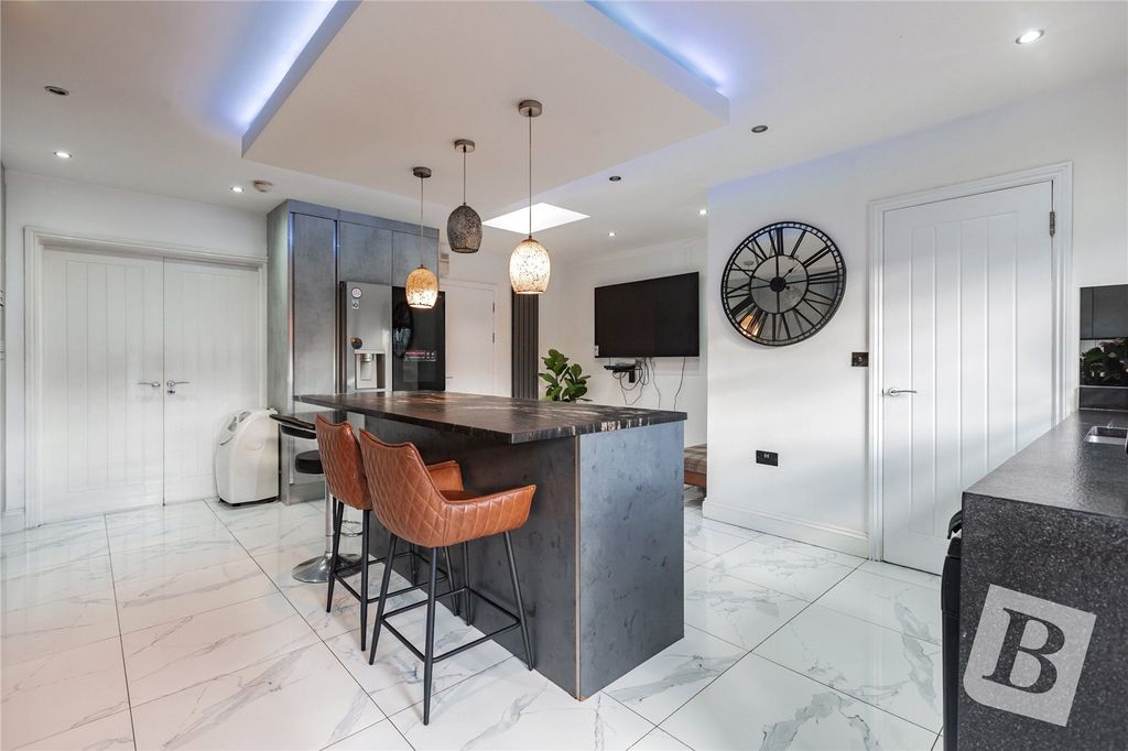 Property photo 2 of 40 Kitchen