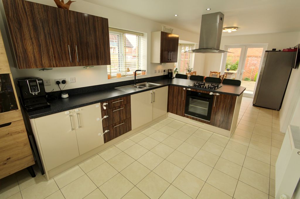 Property photo 3 of 17 C