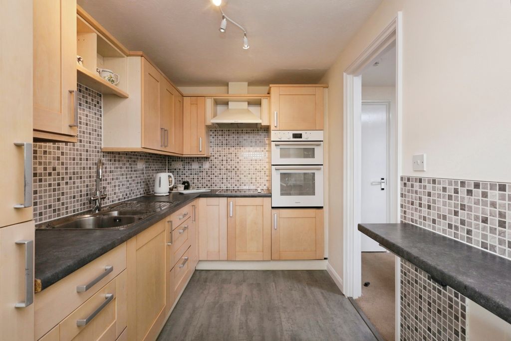 Property photo 2 of 18 Photo