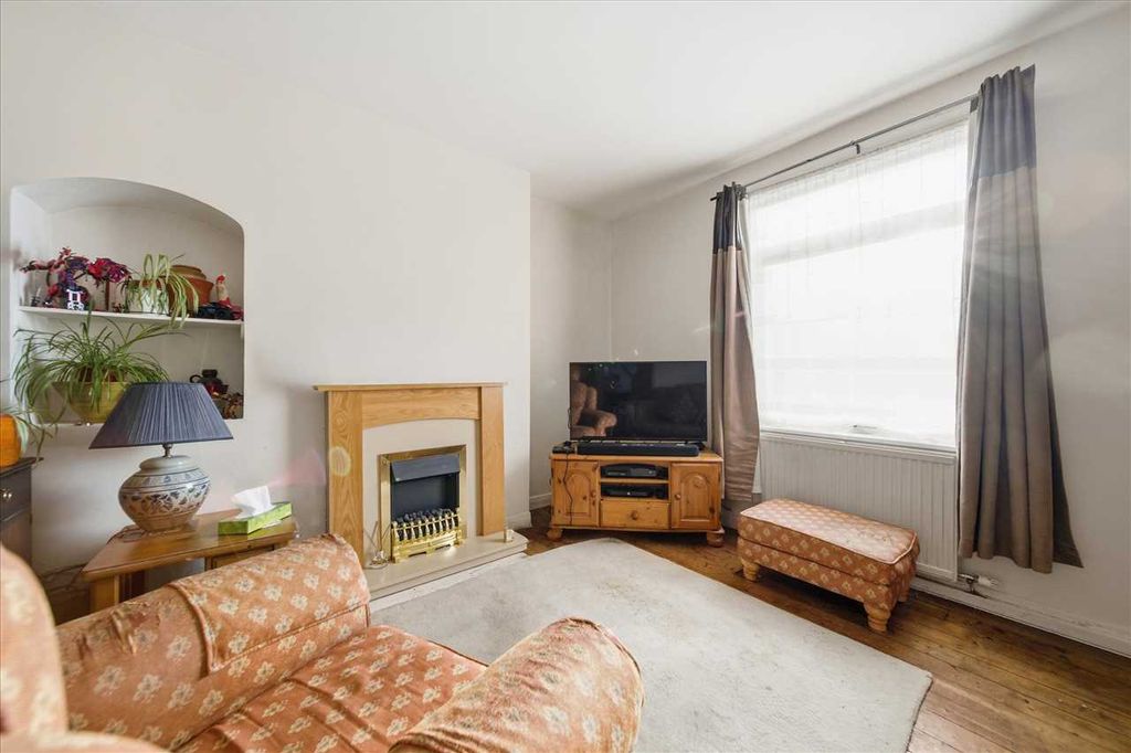 Property photo 3 of 11