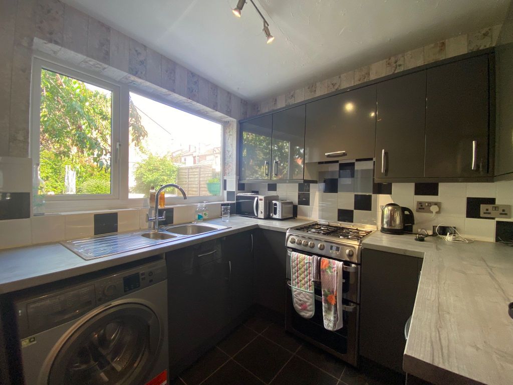 Property photo 2 of 9 Kitchen