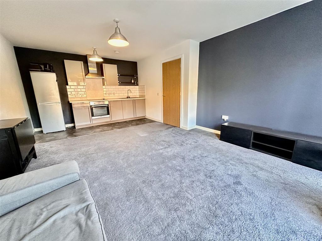 Property photo 3 of 12