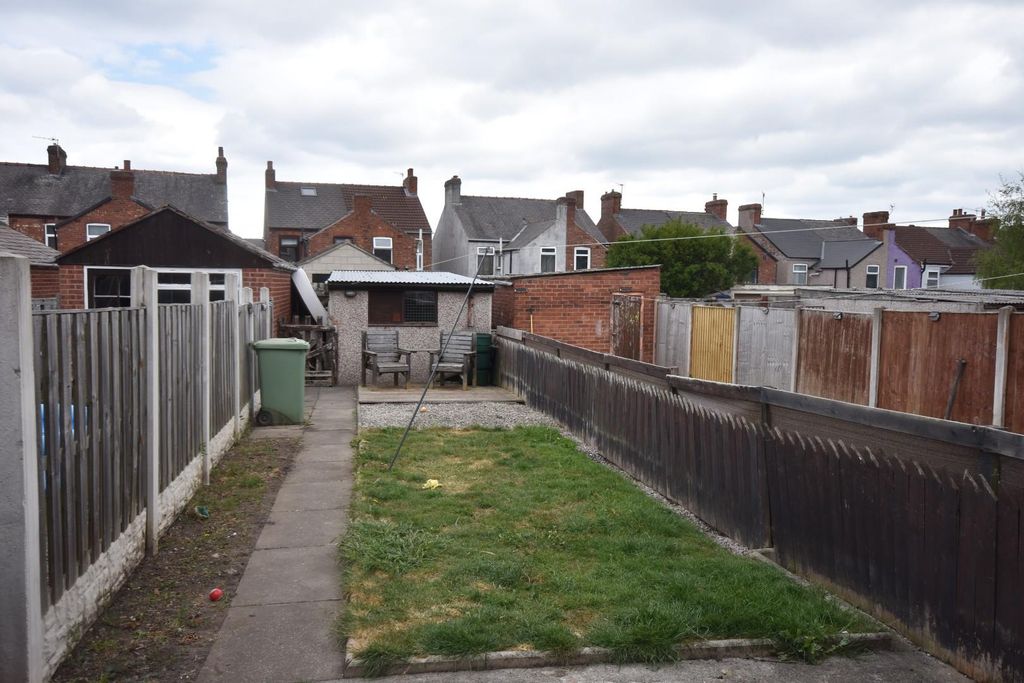 Property photo 2 of 11 Rear Garden 01.Jpg