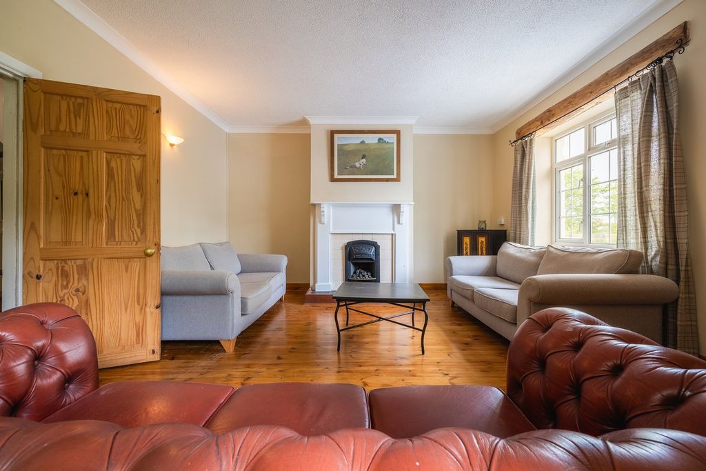 Property photo 3 of 33