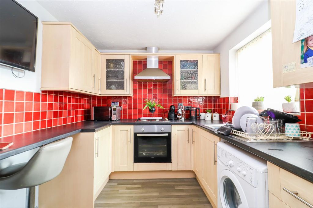 Property photo 2 of 8