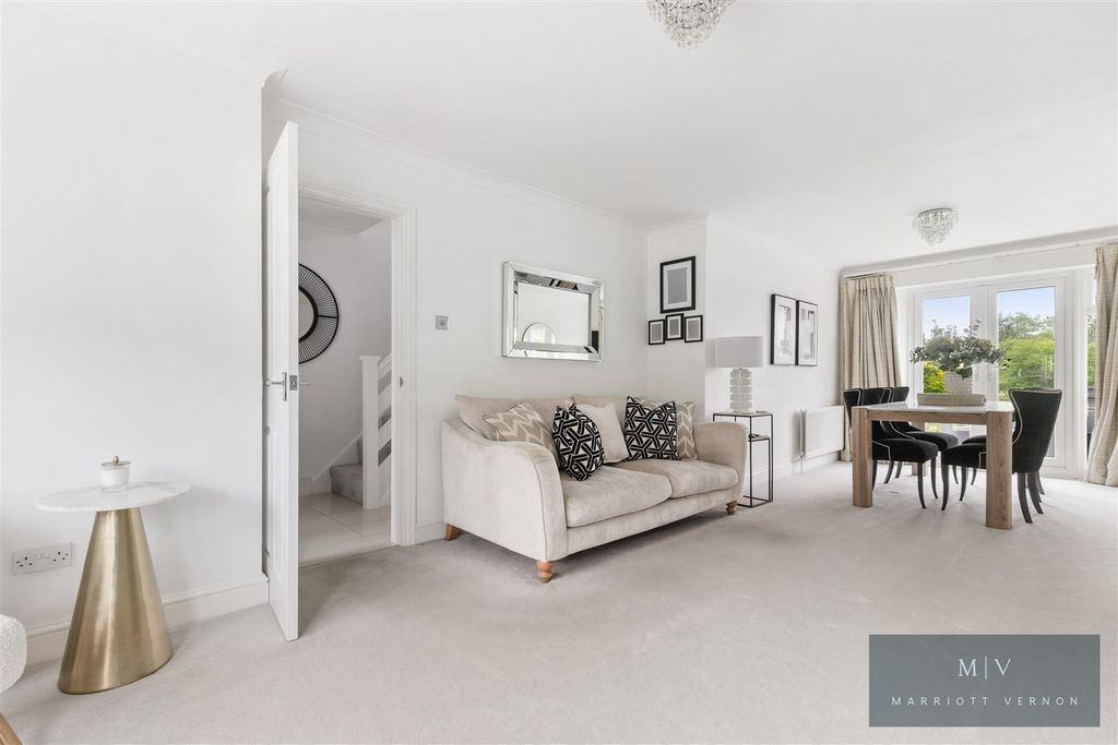 Property photo 2 of 21 Purley Downs Road 94 MV-4.Jpg