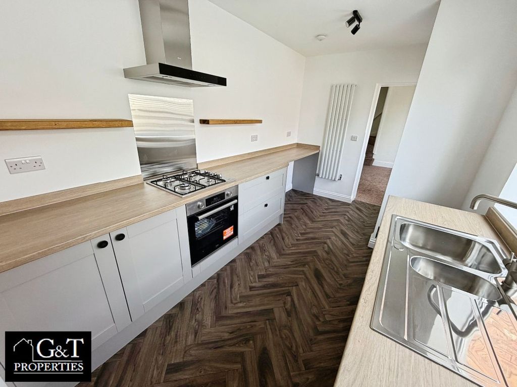 Property photo 1 of 17 Kitchen