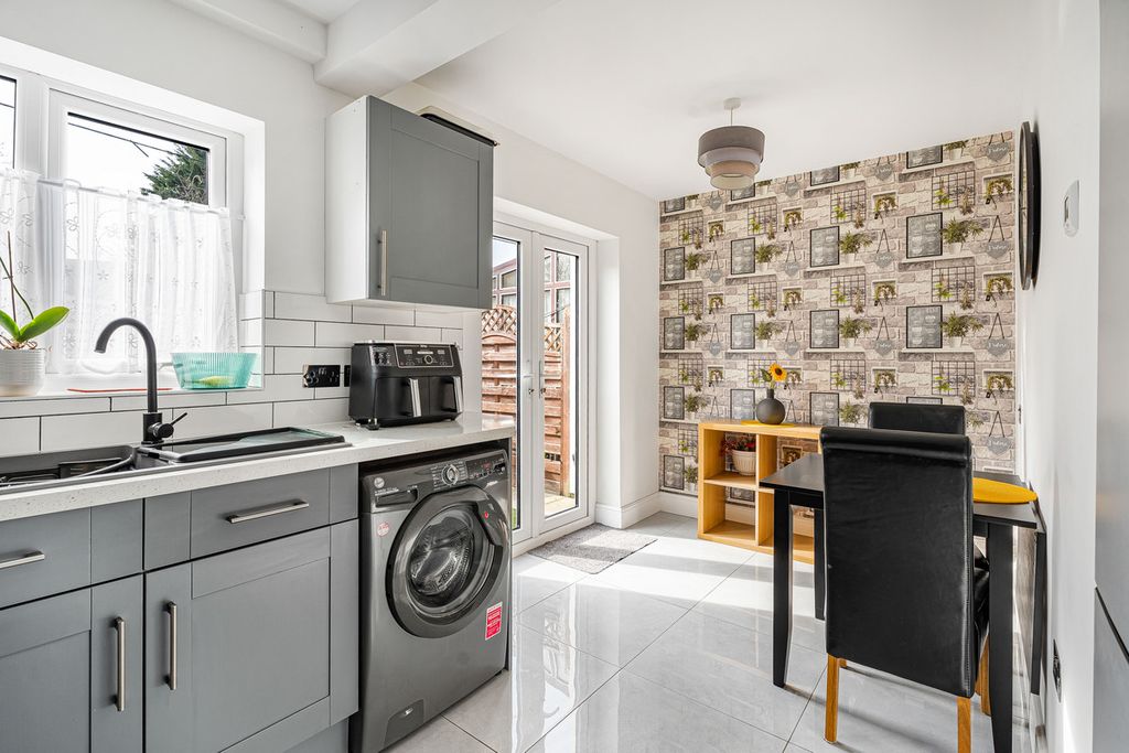 Property photo 2 of 22