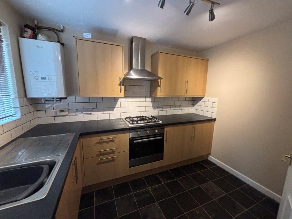 Property photo 3 of 9 Kitchen