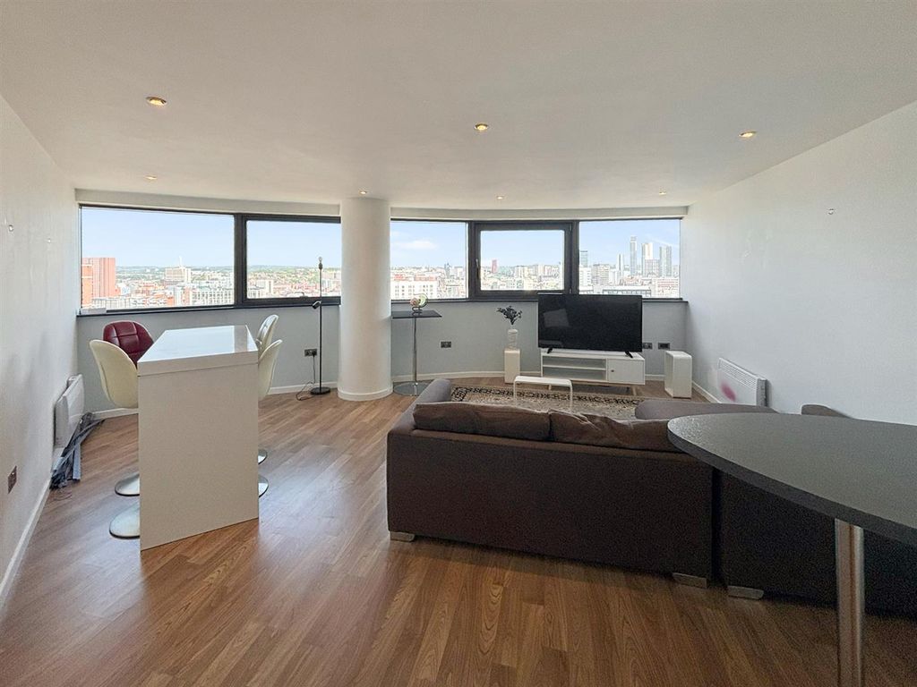 Property photo 2 of 21 Open Plan Living Room / Dining Area / Kitchen: