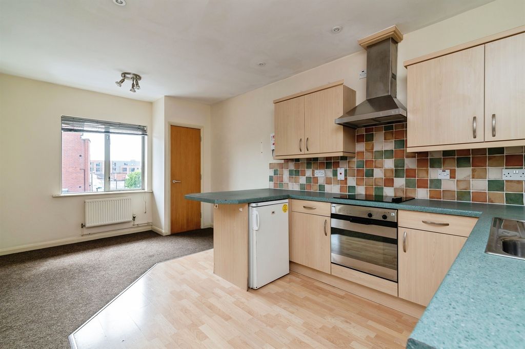 Property photo 3 of 32