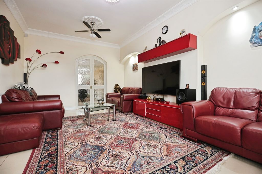 Property photo 3 of 17