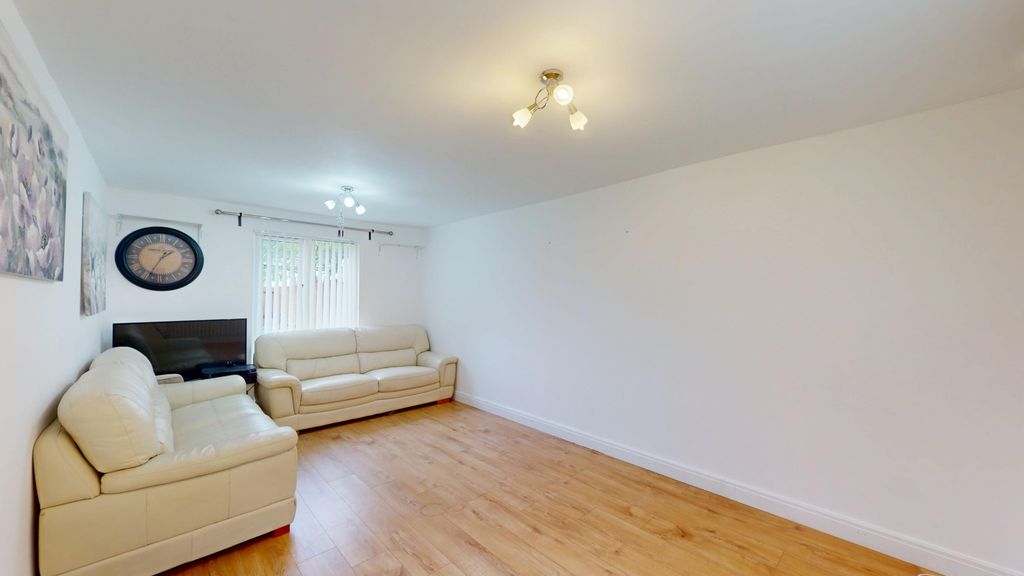 Property photo 3 of 18 5027524