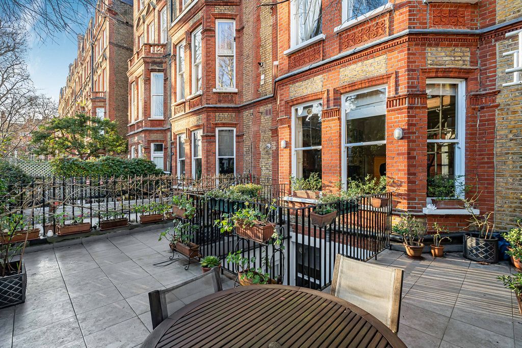 Property photo 2 of 11