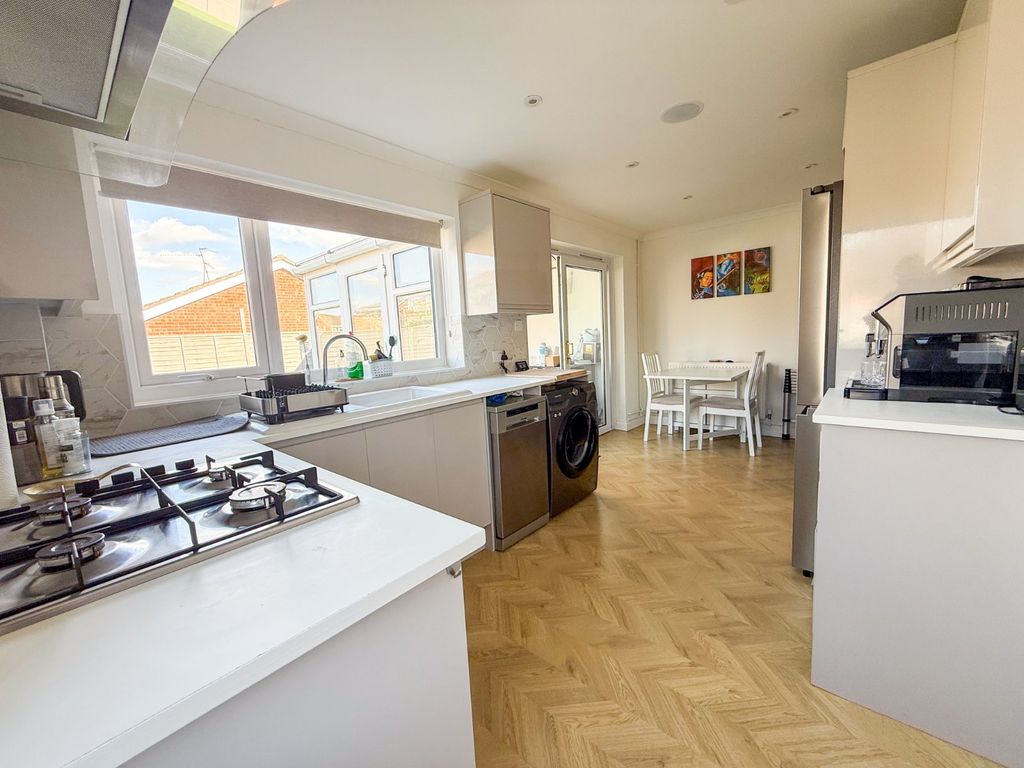 Property photo 3 of 19 Kitchen Diner