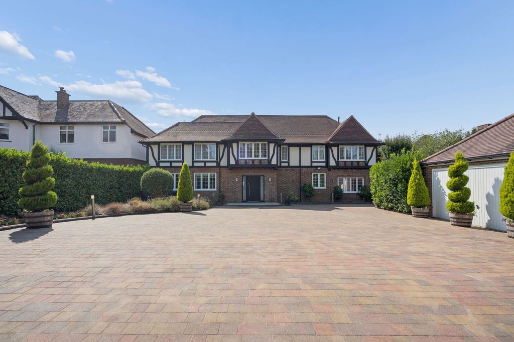 Property photo 1 of 32