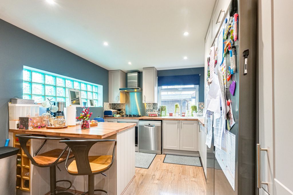 Property photo 3 of 38