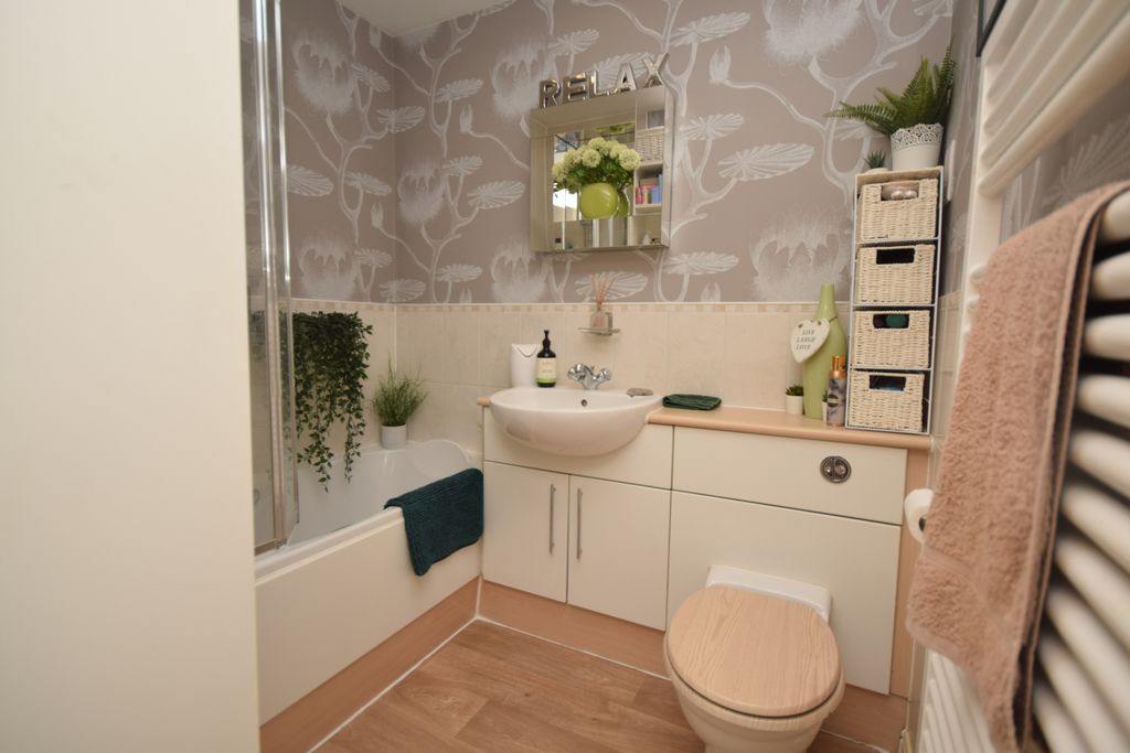 Property photo 3 of 13 Family Bathroom