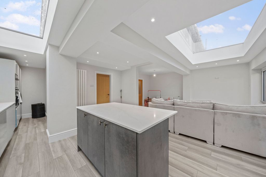 Property photo 3 of 21