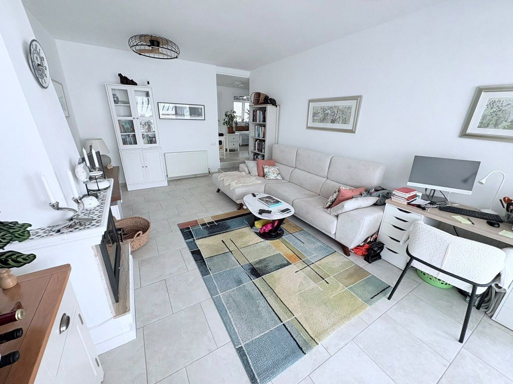 Property photo 3 of 33