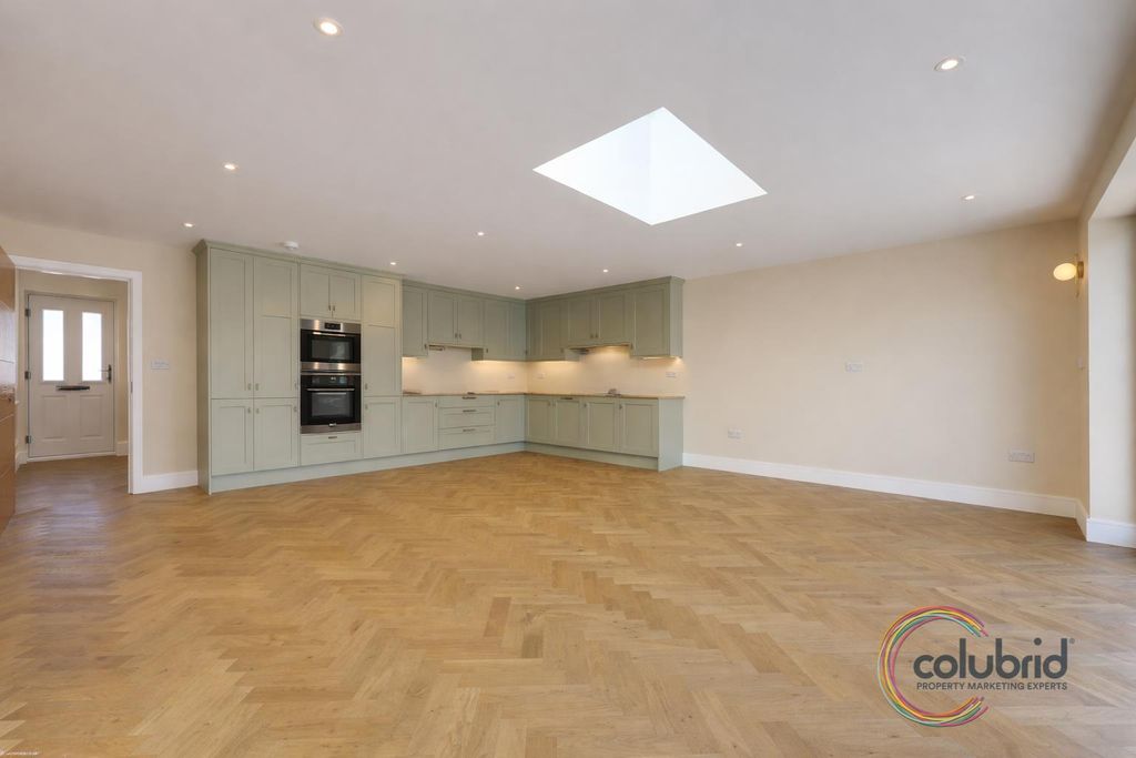 Additional image 10 of 6 bed semi-detached house for saleCrawford Avenue, Grays RM16