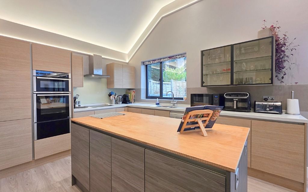 Property photo 3 of 24 4631536