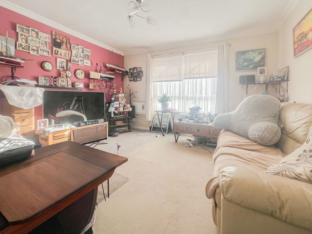 Property photo 3 of 8