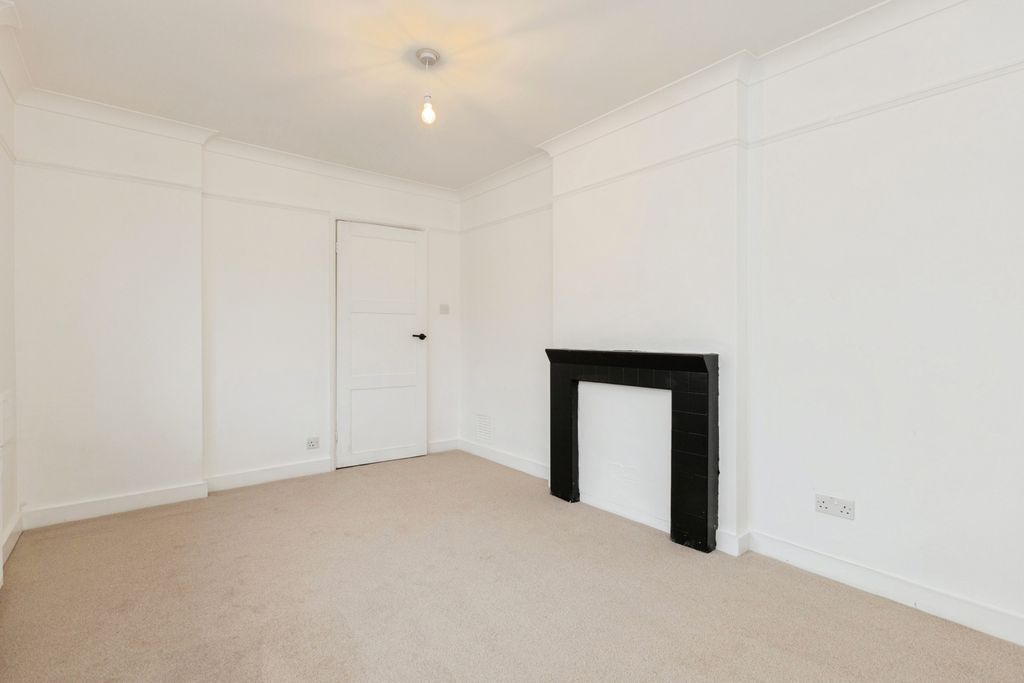 Property photo 3 of 25 Pbox-Img.Jpg