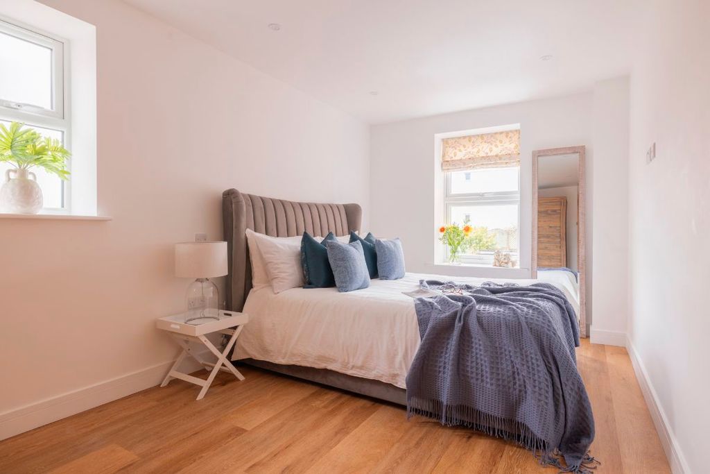 Property photo 1 of 17 Principal Bedroom