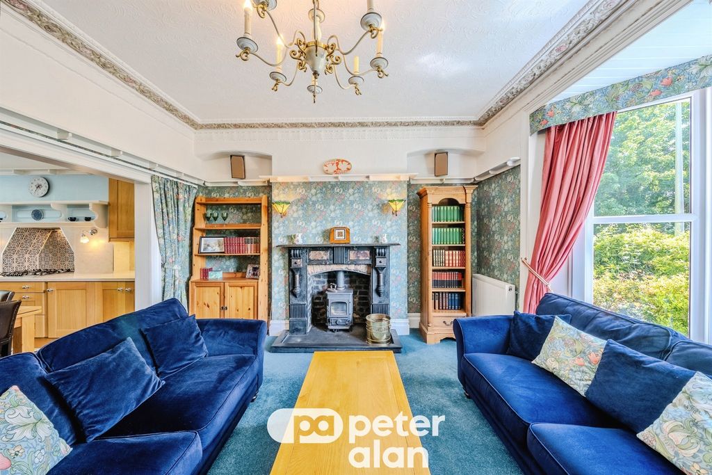Property photo 3 of 33