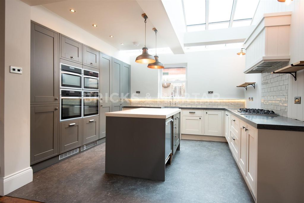 Property photo 2 of 17 7Icuey_X8Uwugva81Yerva.Jpg