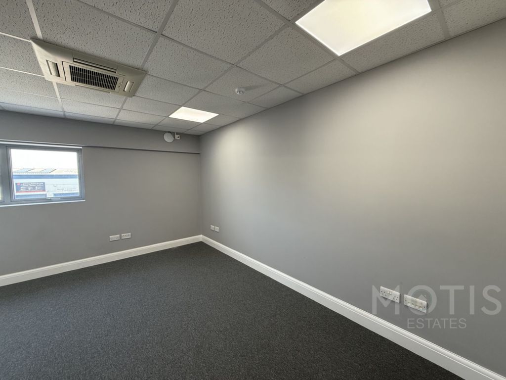 Property photo 3 of 6 Photo 4