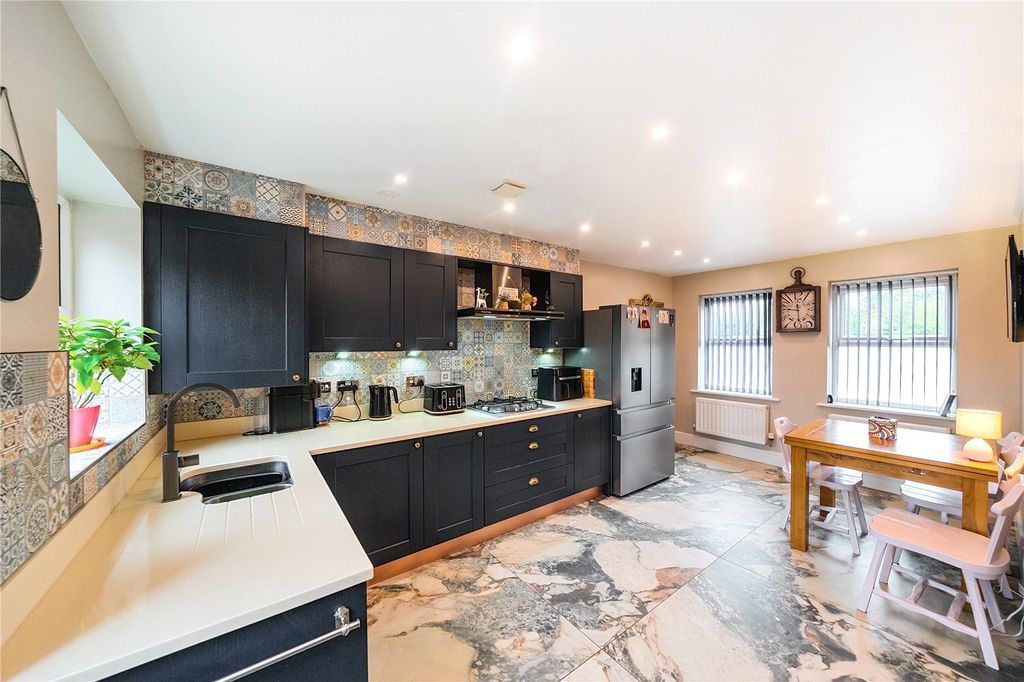 Property photo 3 of 22 Picture No. 14