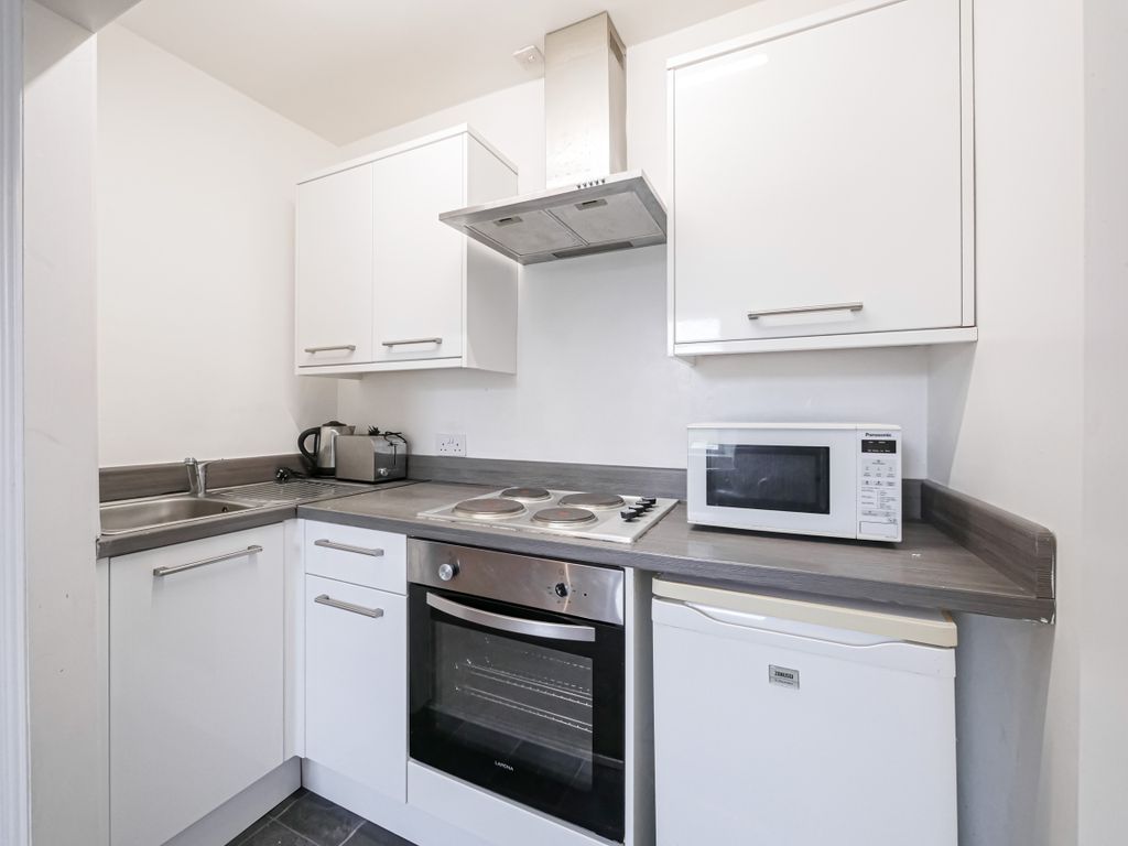 Property photo 2 of 8 Kitchen