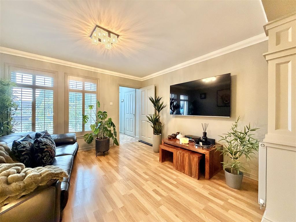 Property photo 2 of 24 Lounge/Kitchen/Sunroom
